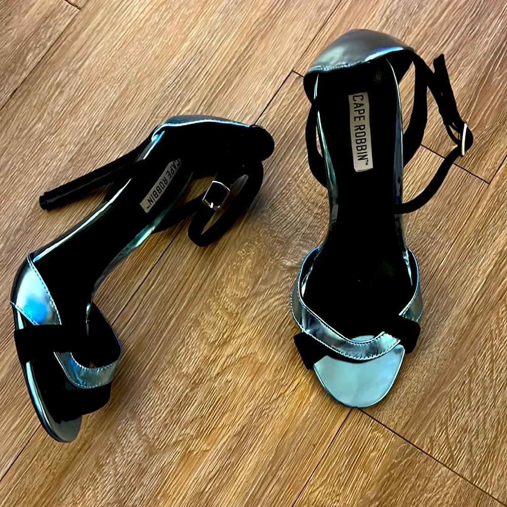 🖤 Cape Robbin Heels w/Velvet Details 🖤